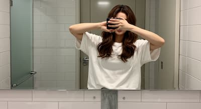 강남 쩜오에서 만족스러운 시간을 보내는 고객들의 모습